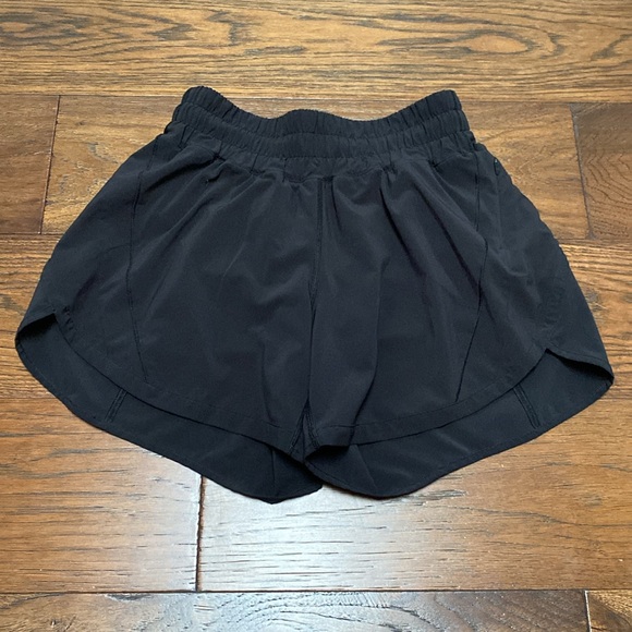 Lululemon Track That Mid-Rise Lined Short 5”, black, size 4 - Picture 8 of 12